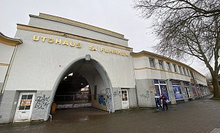 Das "A" des Schriftzuges ist längst abhanden gekommen. Und auch sonst ist das Gebäude an der Ecke Mindener Straße/Kanalstraße/Herforder Straße wahrlich kein Schmuckstück mehr. - Nicole Sielermann Das "A" des Schriftzuges ist längst abhanden gekommen. Und auch sonst ist das Gebäude an der Ecke Mindener Straße/Kanalstraße/Herforder Straße wahrlich kein Schmuckstück mehr. - Nicole Sielermann