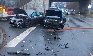 Infolge der Kollision waren die beiden Autos nicht mehr fahrbereit. - Polizei Minden-Lübbecke Infolge der Kollision waren die beiden Autos nicht mehr fahrbereit. - Polizei Minden-Lübbecke