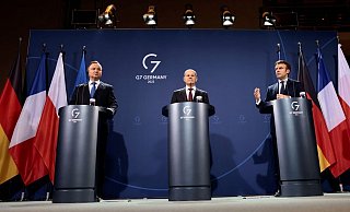 Polens Staatspräsident Andrzej Duda (l.) Bundeskanzler Olaf Scholz (m.) und Frankreichs Präsident Emmanuel Macron. - Foto: Hannibal Hanschke/Reuters/dpa Polens Staatspräsident Andrzej Duda (l.) Bundeskanzler Olaf Scholz (m.) und Frankreichs Präsident Emmanuel Macron. - Foto: Hannibal Hanschke/Reuters/dpa