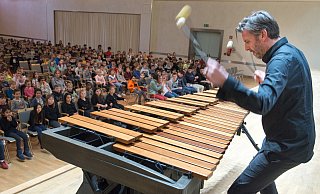 Mit ihren Konzerten für Kinder erreicht die Nordwestdeutsche Philharmonie mehrere tausend Kinder pro Jahr. - (Archivbild): Ralf Bittner Mit ihren Konzerten für Kinder erreicht die Nordwestdeutsche Philharmonie mehrere tausend Kinder pro Jahr. - (Archivbild): Ralf Bittner