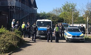Die Polizei ist seit Montag mehrfach in die Erstaufnahmeeinrichtung Oldentruper Hof ausgerückt. - Christian Mathiesen Die Polizei ist seit Montag mehrfach in die Erstaufnahmeeinrichtung Oldentruper Hof ausgerückt. - Christian Mathiesen