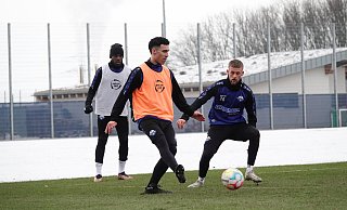 SCP-Winterneuzugang Niclas Nadj (vorne l.), hier im Duell gegen Sebastian Klaas, trainierte am Freitag erstmals mit. - SC Paderborn 07/Michael Bieckmann SCP-Winterneuzugang Niclas Nadj (vorne l.), hier im Duell gegen Sebastian Klaas, trainierte am Freitag erstmals mit. - SC Paderborn 07/Michael Bieckmann