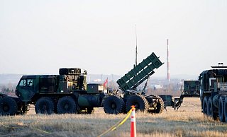 Ein Flugabwehrsystem vom Typ Patriot steht in Jasionka, Polen. - Evan Vucci/AP/dpa Ein Flugabwehrsystem vom Typ Patriot steht in Jasionka, Polen. - Evan Vucci/AP/dpa