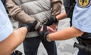 Am Hauptbahnhof in Paderborn haben Beamte der Bundespolizei einen Mann festgenommen. - Symbolfoto: Polizei Am Hauptbahnhof in Paderborn haben Beamte der Bundespolizei einen Mann festgenommen. - Symbolfoto: Polizei