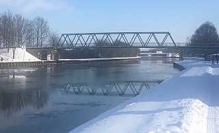 Auf dem Mittellandkanal treiben teilweise nur ganz dünne Eisschichten. - Sandra Spieker Auf dem Mittellandkanal treiben teilweise nur ganz dünne Eisschichten. - Sandra Spieker
