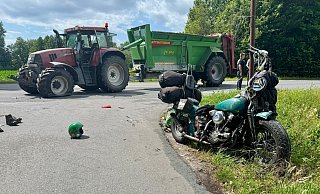 Unfallstelle im Kreis Gütersloh: Ein Trecker kollidiert mit einem Motorrad auf der Sandforther Straße. - Frank Jasper Unfallstelle im Kreis Gütersloh: Ein Trecker kollidiert mit einem Motorrad auf der Sandforther Straße. - Frank Jasper