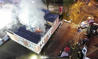 Bei dem Feuer am 16. Januar hat die Nieheimer Sparkassen-Filiale Schaden genommen - wenn auch weniger als zunächst befürchtet. Nun wird sie umgebaut und modernisiert. - Feuerwehr steinheim Bei dem Feuer am 16. Januar hat die Nieheimer Sparkassen-Filiale Schaden genommen - wenn auch weniger als zunächst befürchtet. Nun wird sie umgebaut und modernisiert. - Feuerwehr steinheim