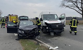 Während der Unfallaufnahme und der Bergungsmaßnahmen war der Boker Damm im Bereich der Unfallstelle für rund zwei Stunden gesperrt. - Feuerwehr Salzkotten Während der Unfallaufnahme und der Bergungsmaßnahmen war der Boker Damm im Bereich der Unfallstelle für rund zwei Stunden gesperrt. - Feuerwehr Salzkotten