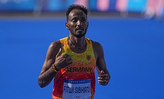 Samuel Fitwi unterbot den bisherigen deutschen Marathon-Rekord um zwei Sekunden. - Michael Kappeler/dpa Samuel Fitwi unterbot den bisherigen deutschen Marathon-Rekord um zwei Sekunden. - Michael Kappeler/dpa
