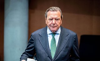 Der ehemalige Bundeskanzler Gerhard Schröder (SPD) steht wegen seiner Tätigkeiten für russische Unternehmen in der Kritik. - Foto: Kay Nietfeld/dpa Der ehemalige Bundeskanzler Gerhard Schröder (SPD) steht wegen seiner Tätigkeiten für russische Unternehmen in der Kritik. - Foto: Kay Nietfeld/dpa