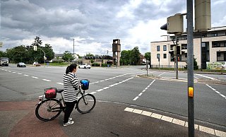 An der Kreuzung B 61//Diekstraße ist seit fast zwei Wochen die Ampel kaputt. Vor allem für Radfahrer und Fußgänger ist es gefährlich, den mehrspurigen Ring zu überqueren. - Andreas Frücht An der Kreuzung B 61//Diekstraße ist seit fast zwei Wochen die Ampel kaputt. Vor allem für Radfahrer und Fußgänger ist es gefährlich, den mehrspurigen Ring zu überqueren. - Andreas Frücht