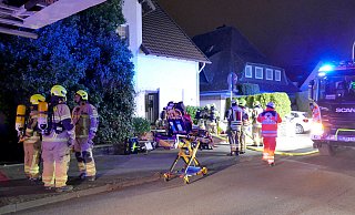 Mit einer lebensgfährlichen Rauchgasvergiftung war der Bewohner ins Krankenhaus eingeliefert worden. - Ralph Meyer Mit einer lebensgfährlichen Rauchgasvergiftung war der Bewohner ins Krankenhaus eingeliefert worden. - Ralph Meyer