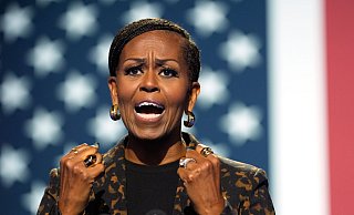 «Wenn wir diese Wahl nicht richtig angehen, werden eure Ehefrauen, Töchter, Mütter – wir Frauen – zu Kollateralschäden eurer Wut», richtet sich Michelle Obama an unentschlossene männliche Wähler. - Jacquelyn Martin/AP/dpa «Wenn wir diese Wahl nicht richtig angehen, werden eure Ehefrauen, Töchter, Mütter – wir Frauen – zu Kollateralschäden eurer Wut», richtet sich Michelle Obama an unentschlossene männliche Wähler. - Jacquelyn Martin/AP/dpa