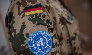 Das Schulterpatch der MINUSMA Mission der Vereinten Nationen UN an einem Bundeswehr Soldaten im Bundeswehr Feldlager Camp Castor. - Michael Kappeler/dpa Das Schulterpatch der MINUSMA Mission der Vereinten Nationen UN an einem Bundeswehr Soldaten im Bundeswehr Feldlager Camp Castor. - Michael Kappeler/dpa