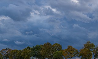Dunkle Regenwolken: So wird es in diesen Tagen in großen Teilen Ostwestfalen-Lippes am Himmel aussehen. - picture alliance/dpa Dunkle Regenwolken: So wird es in diesen Tagen in großen Teilen Ostwestfalen-Lippes am Himmel aussehen. - picture alliance/dpa