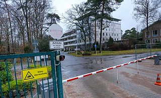 In der JVA Bielefeld-Senne war bisher nur Bargeld zugelassen. Jetzt sollen Häftlinge auch per Karte zahlen können - auch für ihre Freiheit. - Andreas Zobe In der JVA Bielefeld-Senne war bisher nur Bargeld zugelassen. Jetzt sollen Häftlinge auch per Karte zahlen können - auch für ihre Freiheit. - Andreas Zobe