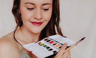 Anne-Marie Engel macht unter dem Namen Segensbringer Kunst. Die 31-Jährige kann mittlerweile davon leben. - Anne-Marie Engel Anne-Marie Engel macht unter dem Namen Segensbringer Kunst. Die 31-Jährige kann mittlerweile davon leben. - Anne-Marie Engel