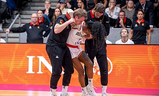 Spielmacherin Alexis Peterson hat sich gegen Griechenland am Knöchel verletzt. - David Inderlied/dpa Spielmacherin Alexis Peterson hat sich gegen Griechenland am Knöchel verletzt. - David Inderlied/dpa