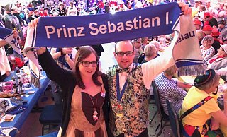 Regieren fast 17.000 Jecken am Rande der Pader: Prinzessin Jennifer Scheidewig und Prinz Sebastian I. - Carmen Behrens Regieren fast 17.000 Jecken am Rande der Pader: Prinzessin Jennifer Scheidewig und Prinz Sebastian I. - Carmen Behrens
