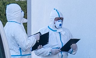 Mitarbeiter des Gesundheitsamtes informieren über die Corona-Infizierung. - Christian Mathiesen Mitarbeiter des Gesundheitsamtes informieren über die Corona-Infizierung. - Christian Mathiesen