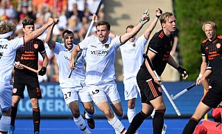 Justus Weigand (M) markierte den 4:3-Siegtreffer gegen Argentinien. - Federico Gambarini/dpa Justus Weigand (M) markierte den 4:3-Siegtreffer gegen Argentinien. - Federico Gambarini/dpa
