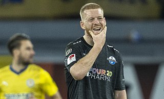 Kai Klefisch war nach dem Braunschweig-Heimspiel restlos bedient. Der SCP-Akteur hatte das Gegentor zum 0:1 verursacht und seine fünfte Gelbe kassiert, ehe sein Team am Ende auch noch mit 1:2 verlor. - picture alliance/dpa Kai Klefisch war nach dem Braunschweig-Heimspiel restlos bedient. Der SCP-Akteur hatte das Gegentor zum 0:1 verursacht und seine fünfte Gelbe kassiert, ehe sein Team am Ende auch noch mit 1:2 verlor. - picture alliance/dpa