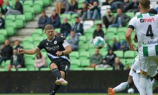 Fabian Klos mit Kapitänsbinde im Testspiel beim FC Groningen. - Thomas F. Starke Fabian Klos mit Kapitänsbinde im Testspiel beim FC Groningen. - Thomas F. Starke