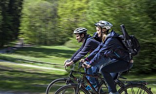 Abgefahren: Westfälin Christine Panhorst und Rheinländer Peter von Kageneck gehen gemeinsam auf Tour durchs Lipperland. - Torben Gocke Abgefahren: Westfälin Christine Panhorst und Rheinländer Peter von Kageneck gehen gemeinsam auf Tour durchs Lipperland. - Torben Gocke