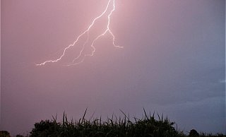 Zwischen April und September, häufig beim Abregnen massiver Gewitter, kommt es immer häufiger zu Starkregen-Ereignissen. - David Schellenberg Zwischen April und September, häufig beim Abregnen massiver Gewitter, kommt es immer häufiger zu Starkregen-Ereignissen. - David Schellenberg