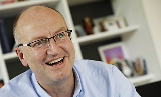 Michael Esken ist seit fünf Jahren Bürgermeister seiner Heimatstadt Verl. Am 13. September strebt er die Wiederwahl an. - Roland Thöring Michael Esken ist seit fünf Jahren Bürgermeister seiner Heimatstadt Verl. Am 13. September strebt er die Wiederwahl an. - Roland Thöring