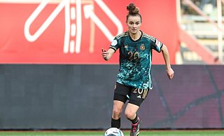 Mittelfeldspielerin Lina Magull hat ihre Karriere in der Nationalmannschaft beendet. - Daniel Karmann/dpa Mittelfeldspielerin Lina Magull hat ihre Karriere in der Nationalmannschaft beendet. - Daniel Karmann/dpa