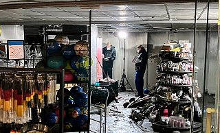 Brandermittler der Kripo haben im Tedi-Laden im Jahnplatz-Forum die Ermittlungen nach der Brandursache aufgenommen. - Jens Reichenbach Brandermittler der Kripo haben im Tedi-Laden im Jahnplatz-Forum die Ermittlungen nach der Brandursache aufgenommen. - Jens Reichenbach