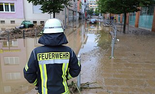 Die Retter in den von der Flutkatastrophe betroffenen Kreisen brauchen dringend Hilfe. - Charlotte Mahncke Die Retter in den von der Flutkatastrophe betroffenen Kreisen brauchen dringend Hilfe. - Charlotte Mahncke