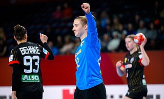 Die deutschen Handballerinnen gewinnen bei der EM gegen die Schweiz - Marco Wolf/dpa Die deutschen Handballerinnen gewinnen bei der EM gegen die Schweiz - Marco Wolf/dpa