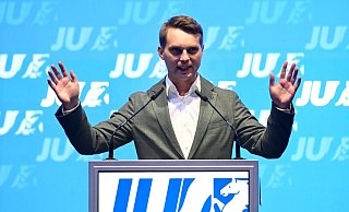 Kevin Gniosdorz wurde beim Parteitag der JU in NRW in Gummersbach in seinem Amt als Landeschef mit großer Mehrheit bestätigt. - Roberto Pfeil/dpa Kevin Gniosdorz wurde beim Parteitag der JU in NRW in Gummersbach in seinem Amt als Landeschef mit großer Mehrheit bestätigt. - Roberto Pfeil/dpa