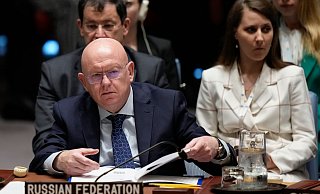 Der russische UN-Botschafter Wassili Nebensja erklärt bei einer Sitzung des Sicherheitsrates der Vereinten Nationen Moskaus Bereitschaft zu einer möglichen Waffenruhe. (Archivbild) - Seth Wenig/AP Der russische UN-Botschafter Wassili Nebensja erklärt bei einer Sitzung des Sicherheitsrates der Vereinten Nationen Moskaus Bereitschaft zu einer möglichen Waffenruhe. (Archivbild) - Seth Wenig/AP