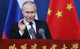 Dieses von der staatlichen russischen Nachrichtenagentur Sputnik via AP veröffentlichte Foto zeigt Wladimir Putin während eines Gesprächs mit Studenten des Harbin Institute of Technology in Harbin. - Mikhail Metzel/Pool Sputnik Kremlin/AP/dpa Dieses von der staatlichen russischen Nachrichtenagentur Sputnik via AP veröffentlichte Foto zeigt Wladimir Putin während eines Gesprächs mit Studenten des Harbin Institute of Technology in Harbin. - Mikhail Metzel/Pool Sputnik Kremlin/AP/dpa