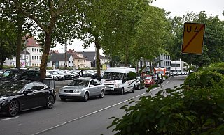 Rückstau: Auch nachmittags um 15 Uhr stehen die Autos Stoßstange an Stoßstange auf dem Liboriberg. - Svenja Ludwig Rückstau: Auch nachmittags um 15 Uhr stehen die Autos Stoßstange an Stoßstange auf dem Liboriberg. - Svenja Ludwig