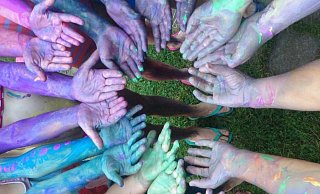 Spiel, Spaß und eine bunte Ferienzeit: Es sieht so aus, als ob die Ferienspiele nun doch nicht ins Wasser fallen müssen. Foto: Kespohl - Kespohl Spiel, Spaß und eine bunte Ferienzeit: Es sieht so aus, als ob die Ferienspiele nun doch nicht ins Wasser fallen müssen. Foto: Kespohl - Kespohl