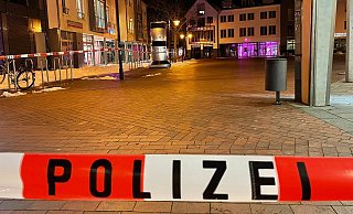 Die Polizei sperrte am Dienstagnachmittag Teile des Kolbeplatzes wegen möglichen Dachlawinen ab. - Patrick Menzel Die Polizei sperrte am Dienstagnachmittag Teile des Kolbeplatzes wegen möglichen Dachlawinen ab. - Patrick Menzel