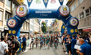 Nicht nur bei Etappenstarts säumen Tausende von Zuschauern die Strecke, hier in Heilbronn 2024. - ASO Germany GmbH Nicht nur bei Etappenstarts säumen Tausende von Zuschauern die Strecke, hier in Heilbronn 2024. - ASO Germany GmbH