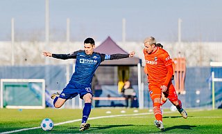 Kapitän Raphael Obermair (links) gehörte auch im Testspiel gegen Niko Kijewski und den SC Verl zum ersten Aufgebot des SC Paderborn. - Besim Mazhiqi Kapitän Raphael Obermair (links) gehörte auch im Testspiel gegen Niko Kijewski und den SC Verl zum ersten Aufgebot des SC Paderborn. - Besim Mazhiqi