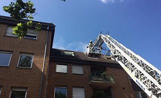 Der Brand im vierten Obergeschoss konnte rasch gelöscht werden. - Feuerwehr Paderborn Der Brand im vierten Obergeschoss konnte rasch gelöscht werden. - Feuerwehr Paderborn