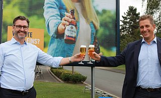 Der gebürtige Herforder Christian Gieselmann (l.) ist Sprecher der Geschäftsführung bei der Warsteiner-Gruppe, zu der die Herforder Brauerei gehört. Frank Funken ist als Verkaufsdirektor Gastronomie tätig. - David Knapp Der gebürtige Herforder Christian Gieselmann (l.) ist Sprecher der Geschäftsführung bei der Warsteiner-Gruppe, zu der die Herforder Brauerei gehört. Frank Funken ist als Verkaufsdirektor Gastronomie tätig. - David Knapp