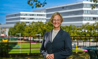 Für Angelika Epple, Rektorin der Universität Bielefeld, ist das neue Institut zur Förderung von Wissenschaftlern ein Herzensprojekt. - Andreas Zobe Für Angelika Epple, Rektorin der Universität Bielefeld, ist das neue Institut zur Förderung von Wissenschaftlern ein Herzensprojekt. - Andreas Zobe
