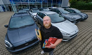 Autohaus-Disponent Ron Strüwe wartet derzeit auf die Zulassung von insgesamt 23 Fahrzeugen. - Andreas Zobe/NW Autohaus-Disponent Ron Strüwe wartet derzeit auf die Zulassung von insgesamt 23 Fahrzeugen. - Andreas Zobe/NW