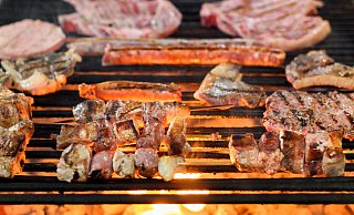 Der neue Pächter des Lokals im Kreis Gütersloh kündigt vor allem viele Fleischgerichte frisch vom Grill an - aber auch Schafskäse, Salate und Gemüsevariationen soll es geben. - Symbolfoto/picture alliance Der neue Pächter des Lokals im Kreis Gütersloh kündigt vor allem viele Fleischgerichte frisch vom Grill an - aber auch Schafskäse, Salate und Gemüsevariationen soll es geben. - Symbolfoto/picture alliance