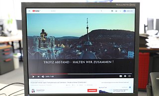 Über den Dächern von Höxter spielt Feuerwehrfrau und Trompeterin Michelle Warschun die "Ode an die Freude". - Simone Flörke Über den Dächern von Höxter spielt Feuerwehrfrau und Trompeterin Michelle Warschun die "Ode an die Freude". - Simone Flörke