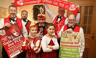 Närrisch unterwegs sind der Fürstenberger Vorsitzende Heinrich Henneke (v. l.), Kassierer Nico Henneke, Prinz Jörn I., Präsident Uwe Feddermann, Schriftführer Heinz Josef Hefer und vorne das Kinderprinzenpaar Paul I. Günther und Julia Byalkovskiy. - Johannes Büttner Närrisch unterwegs sind der Fürstenberger Vorsitzende Heinrich Henneke (v. l.), Kassierer Nico Henneke, Prinz Jörn I., Präsident Uwe Feddermann, Schriftführer Heinz Josef Hefer und vorne das Kinderprinzenpaar Paul I. Günther und Julia Byalkovskiy. - Johannes Büttner