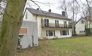 Mit etwas mehr als 1.200 Quadratmeter ist das Grundstück der Hausnummer 41 samt großem Garten und Garage das größte der angebotenen Grundstücke an der Hochstraße. - Jens Dünhölter Mit etwas mehr als 1.200 Quadratmeter ist das Grundstück der Hausnummer 41 samt großem Garten und Garage das größte der angebotenen Grundstücke an der Hochstraße. - Jens Dünhölter